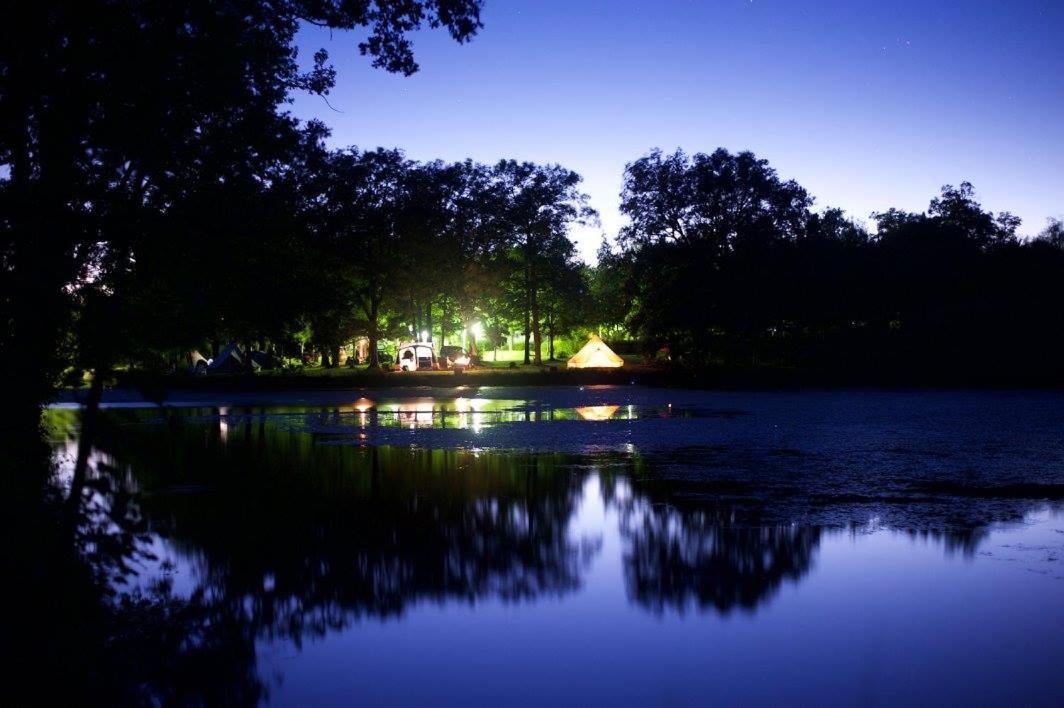 Camping Etang Du Camp Senergues Exterior photo